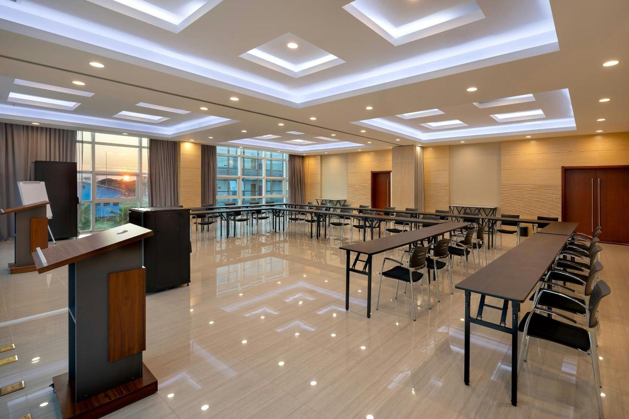 Protea Hotel By Marriott Lusaka International Airport Esterno foto