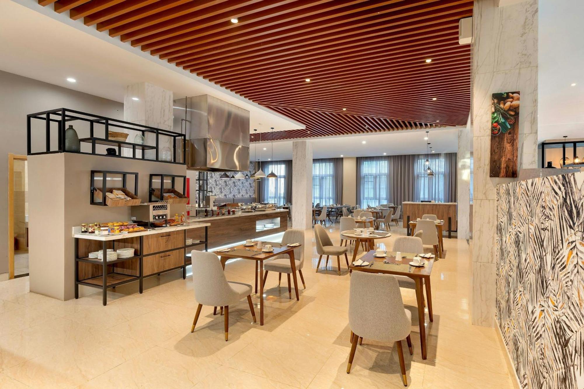 Protea Hotel By Marriott Lusaka International Airport Esterno foto